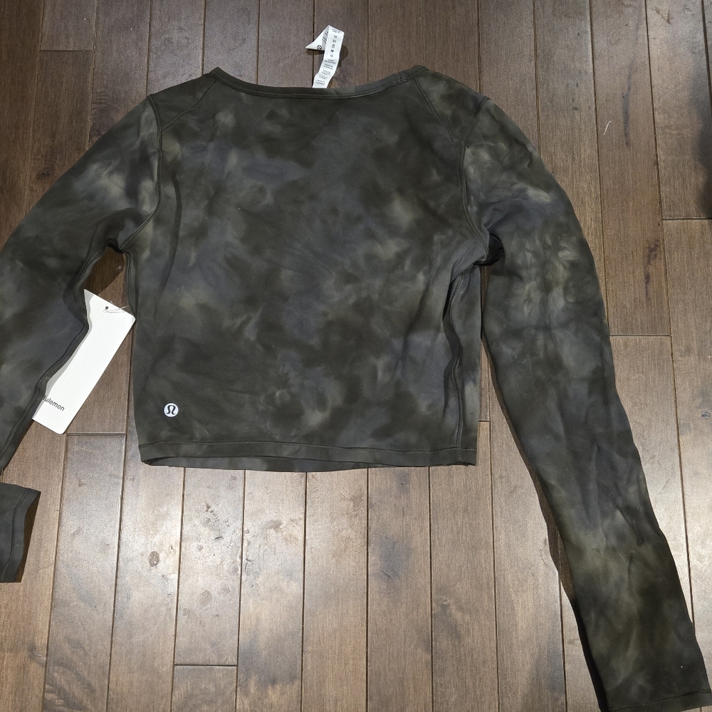 Lululemon midriff camo shirt